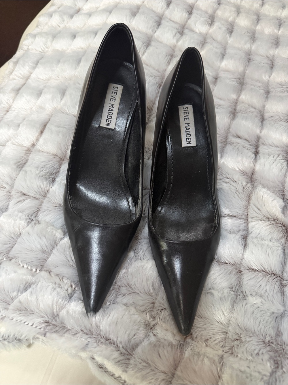 Steve Madden Black Pointed Leather Pumps - Classic Sleek Heels